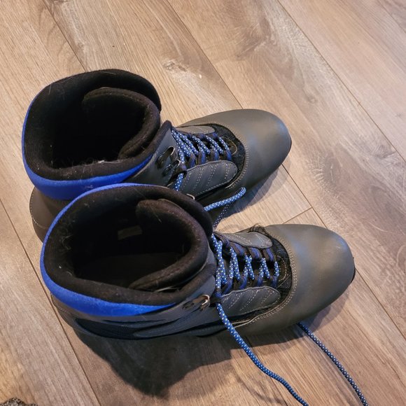 Trak brand made in Hungary Ski / snow shoes - Picture 1 of 6